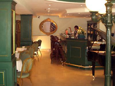 The Crown Hotel บูกิบบา ภายนอก รูปภาพ