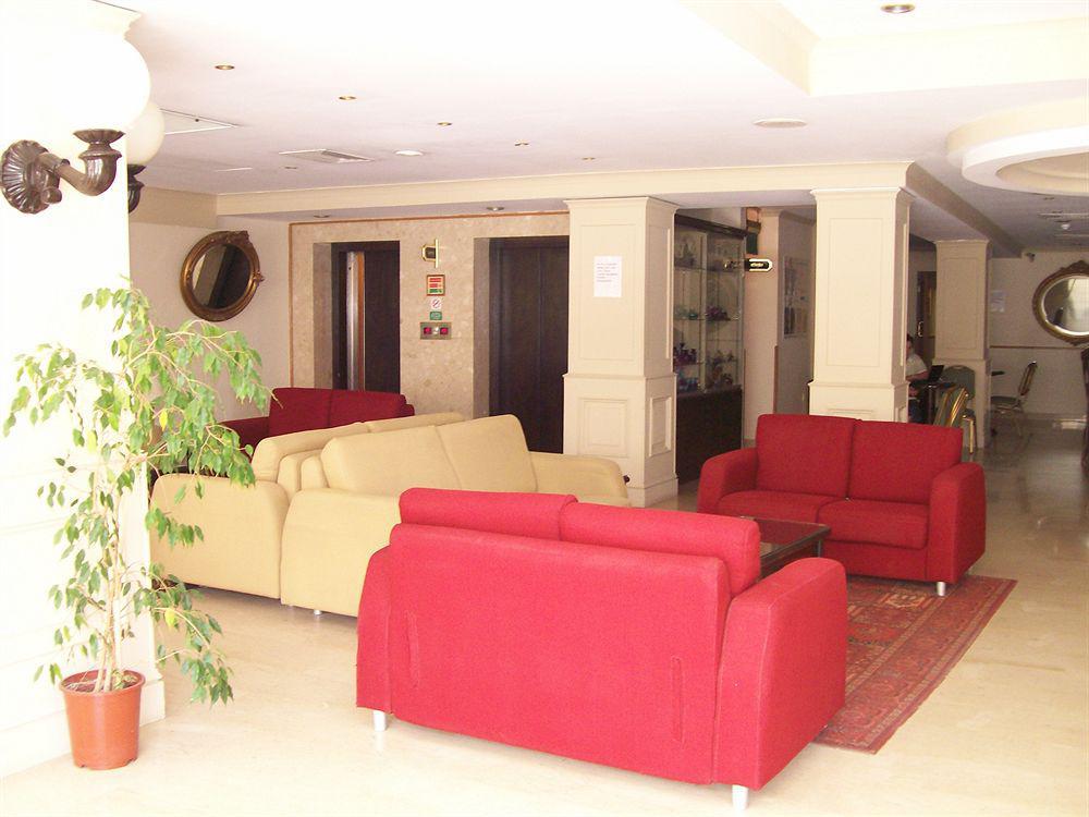 The Crown Hotel บูกิบบา ภายนอก รูปภาพ